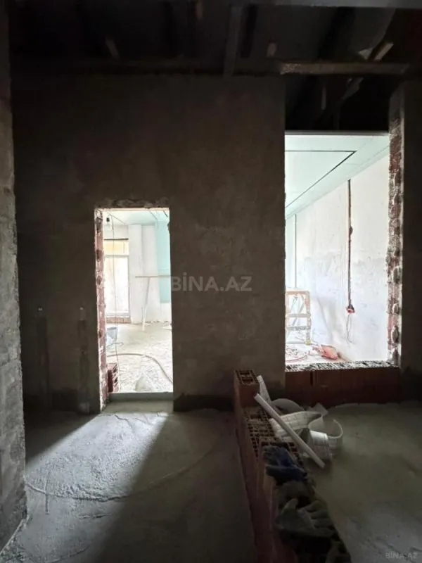 Satılır 4 otaqlı mənzil 205 m²