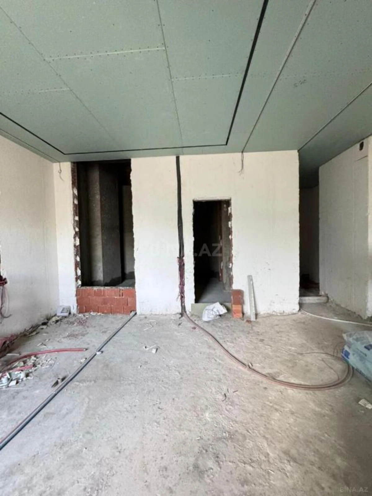 Satılır 4 otaqlı mənzil 205 m²