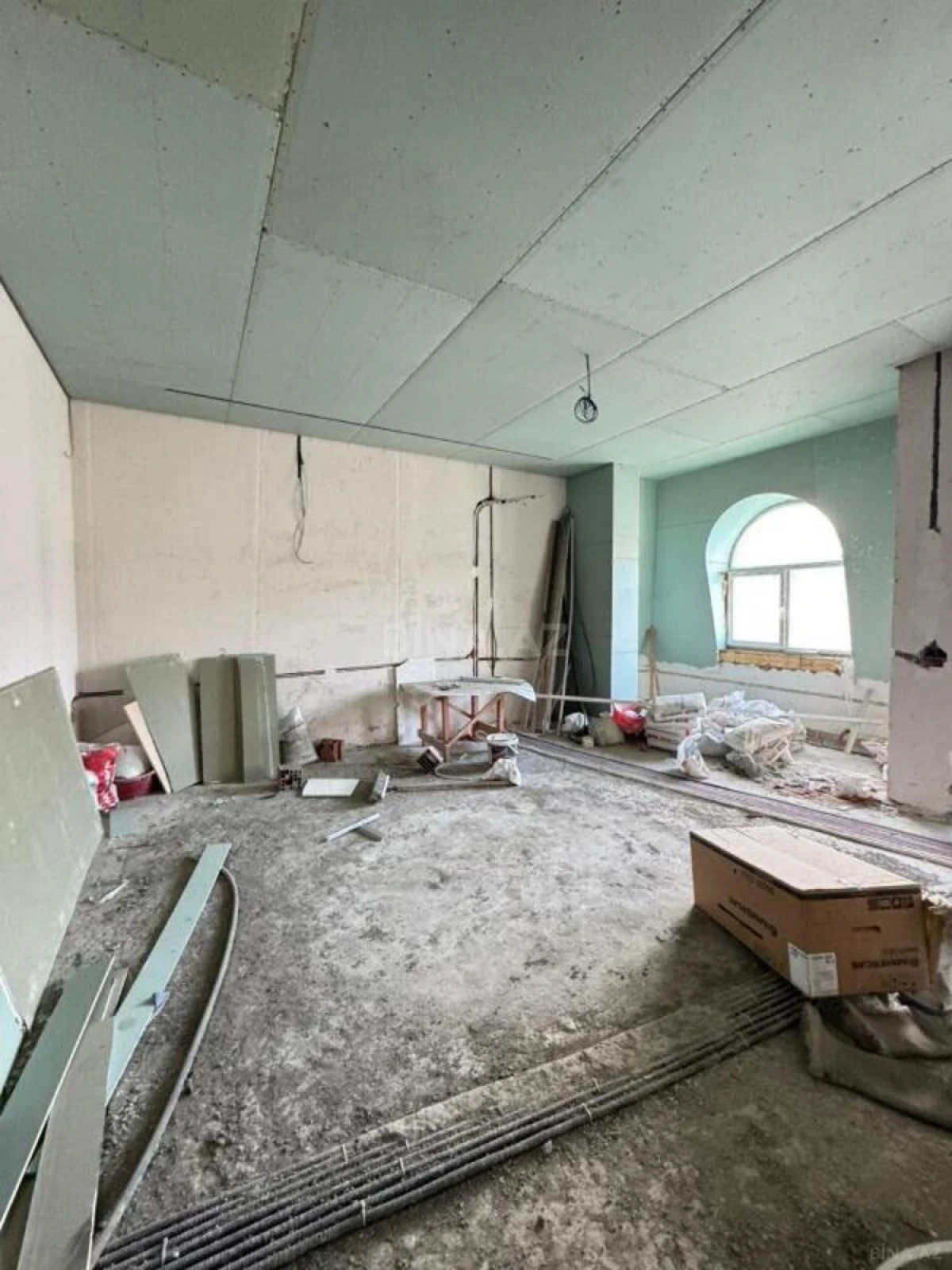 Satılır 4 otaqlı mənzil 205 m²