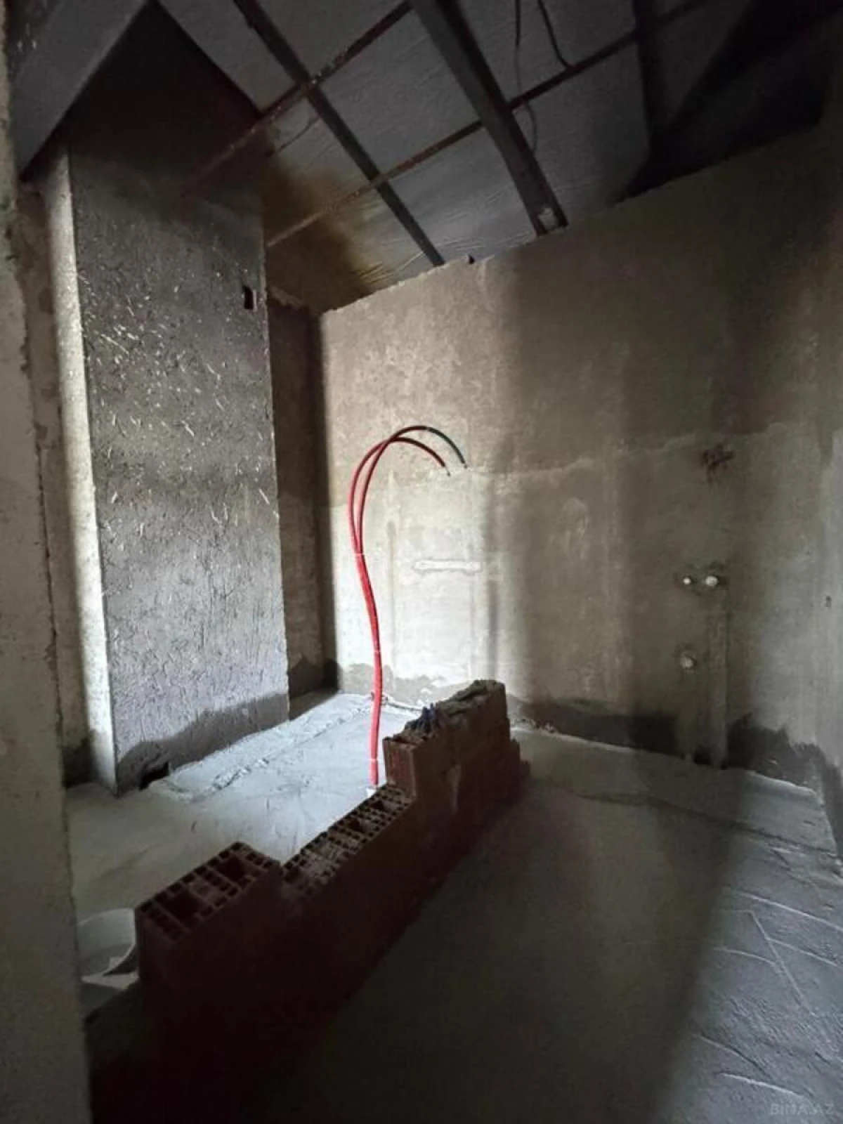 Satılır 4 otaqlı mənzil 205 m²