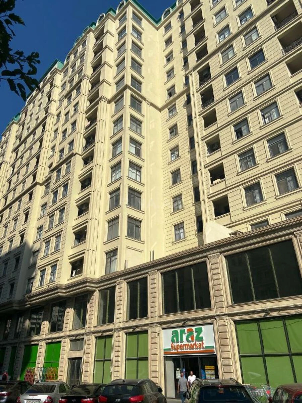 Satılır 4 otaqlı mənzil 205 m²