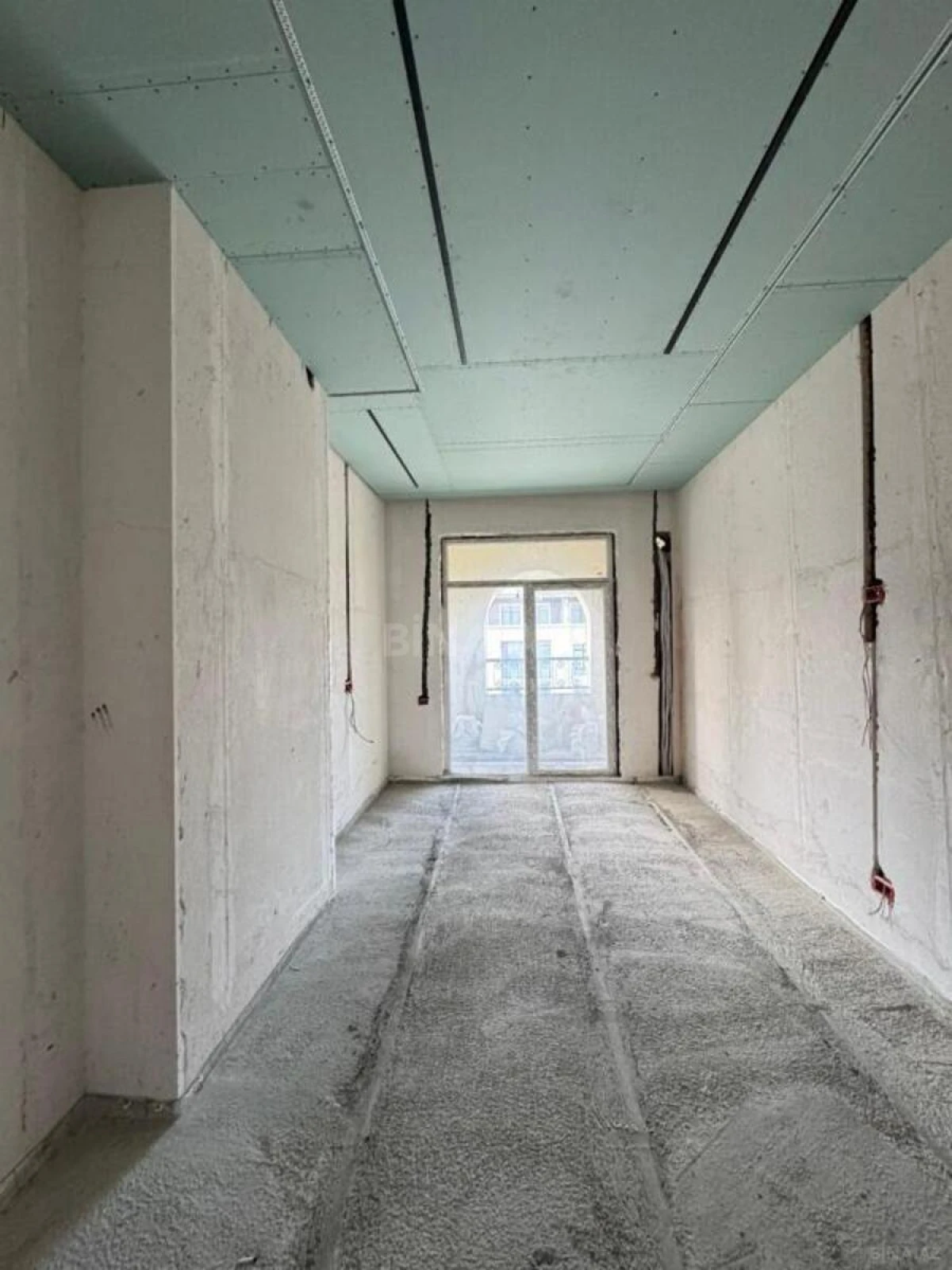 Satılır 4 otaqlı mənzil 205 m²