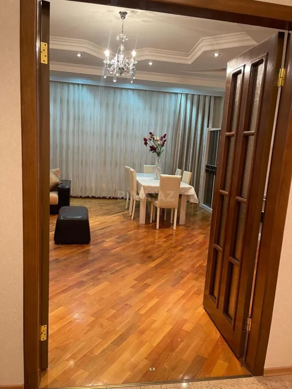Kirayə verilir 4 otaqlı mənzil 168 m²