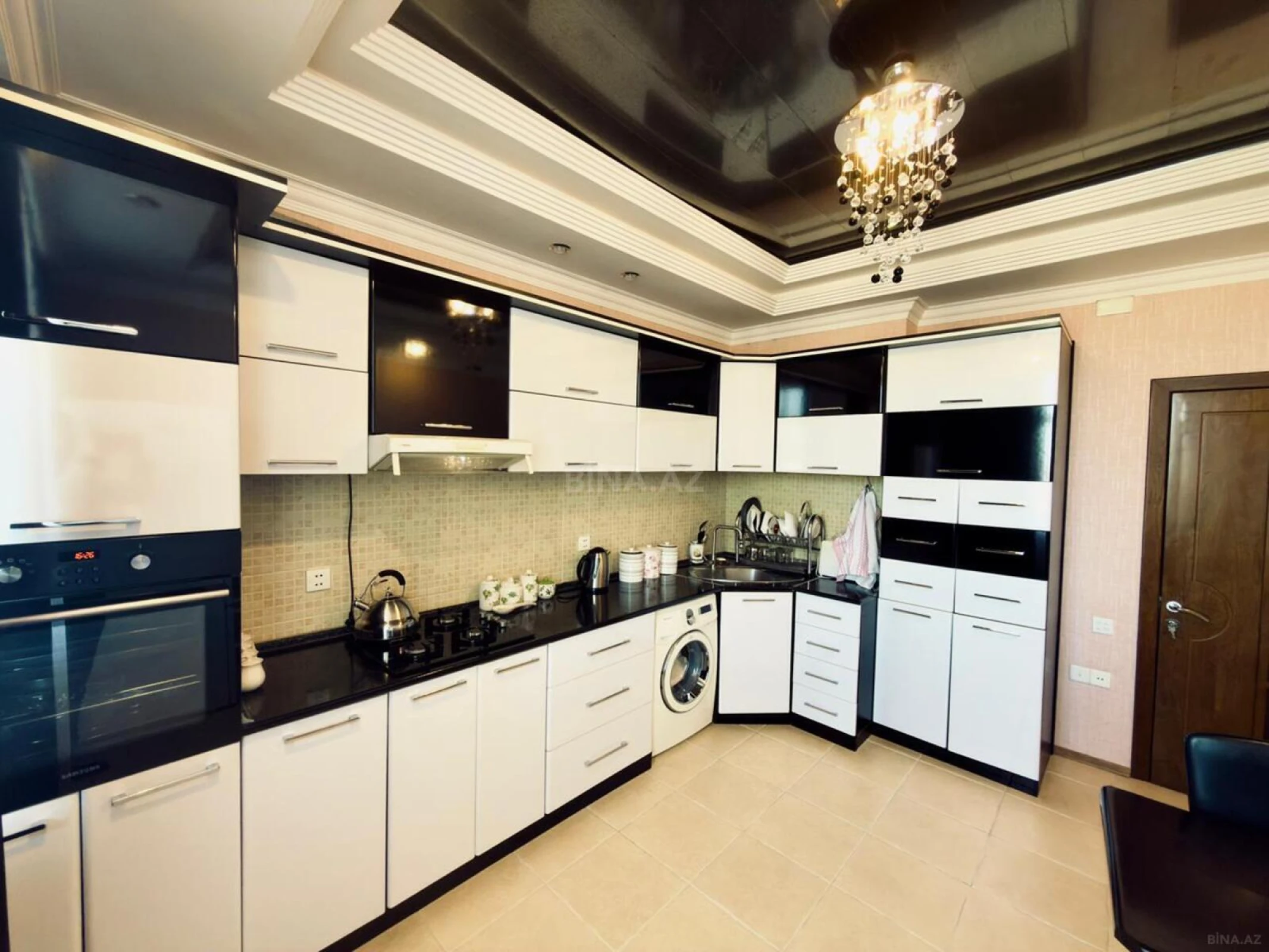 Satılır 3 otaqlı mənzil 135 m²