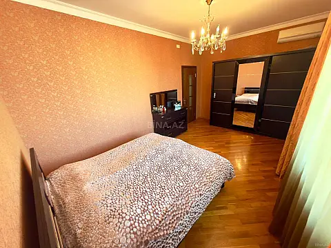 Satılır 3 otaqlı mənzil 135 m²