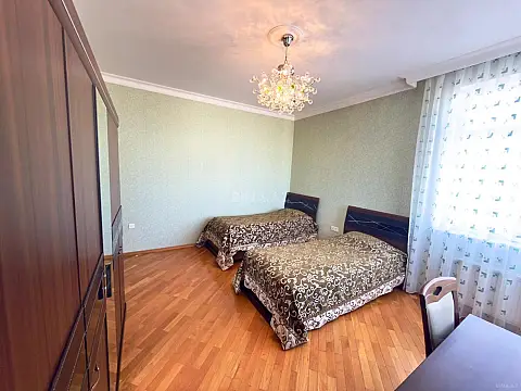 Satılır 3 otaqlı mənzil 135 m²