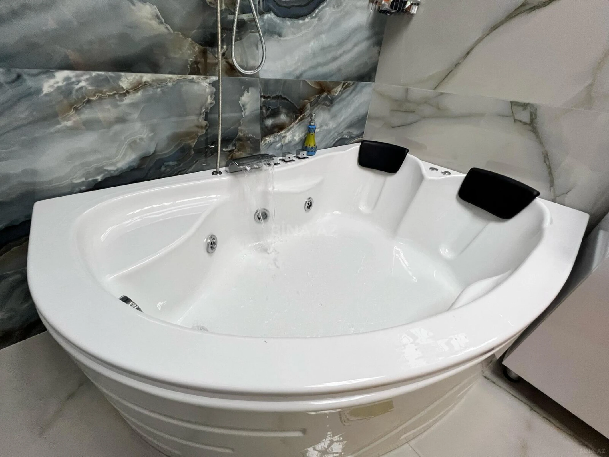 Kirayə verilir 3 otaqlı mənzil 97 m²