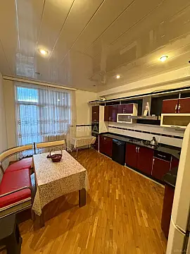 Satılır 3 otaqlı mənzil 176 m²