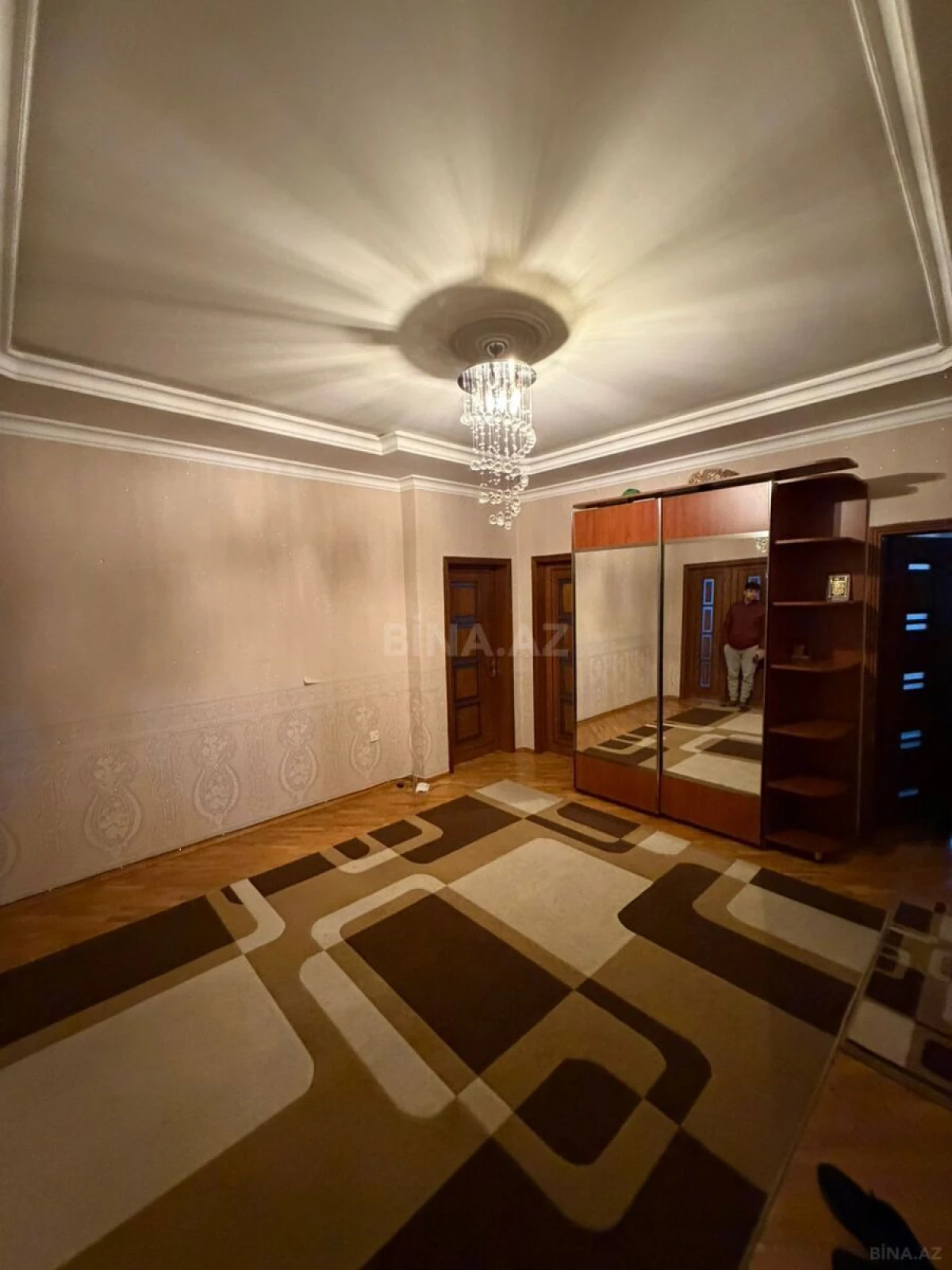 Satılır 3 otaqlı mənzil 176 m²