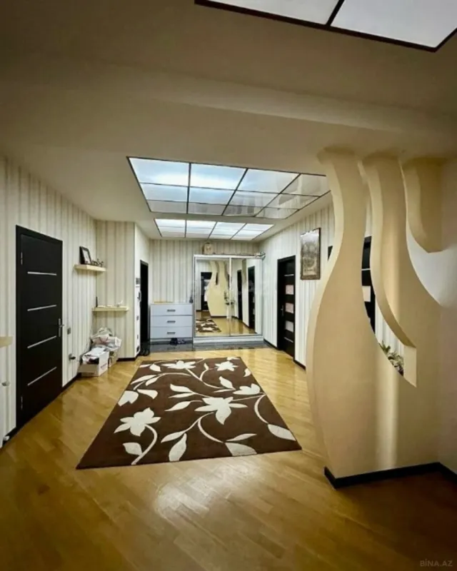 Satılır 4 otaqlı mənzil 157 m²