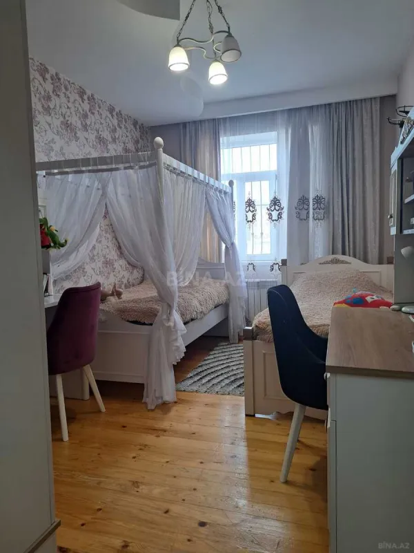 Satılır 3 otaqlı mənzil 121 m²