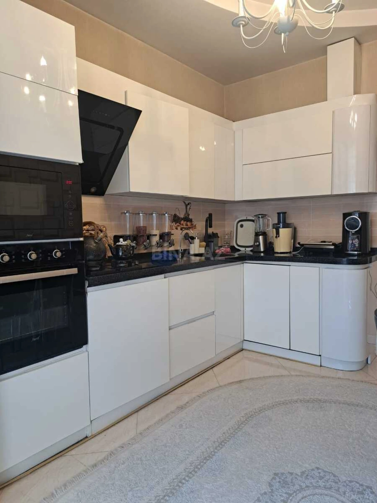 Satılır 3 otaqlı mənzil 121 m²