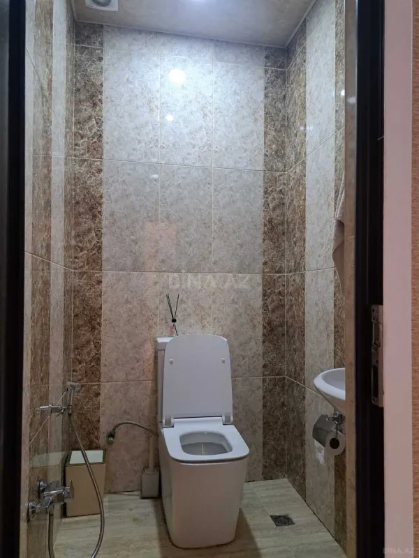 Satılır 3 otaqlı mənzil 121 m²