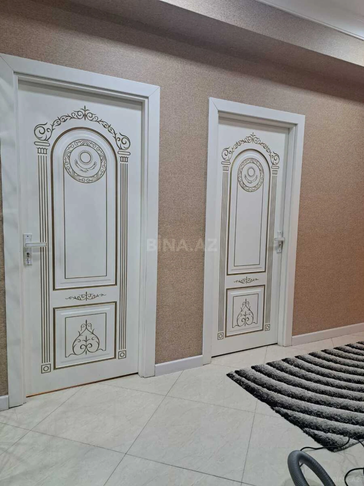 Satılır 3 otaqlı mənzil 121 m²