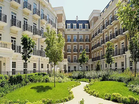 Satılır 4 otaqlı mənzil 145 m²