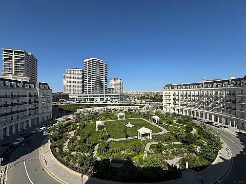 Satılır 4 otaqlı mənzil 145 m²