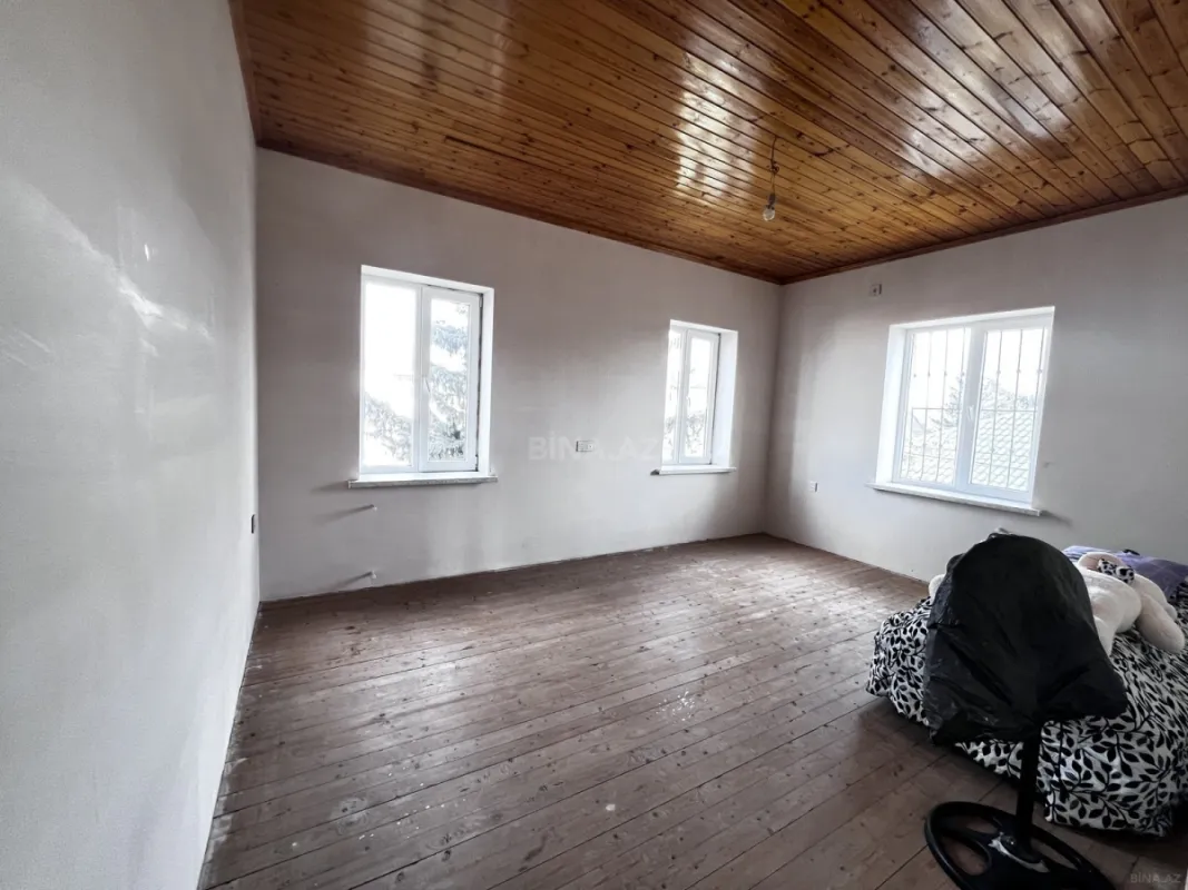 Satılır 7 otaqlı həyət evi 200 m²