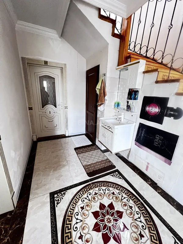 Satılır 7 otaqlı həyət evi 200 m²