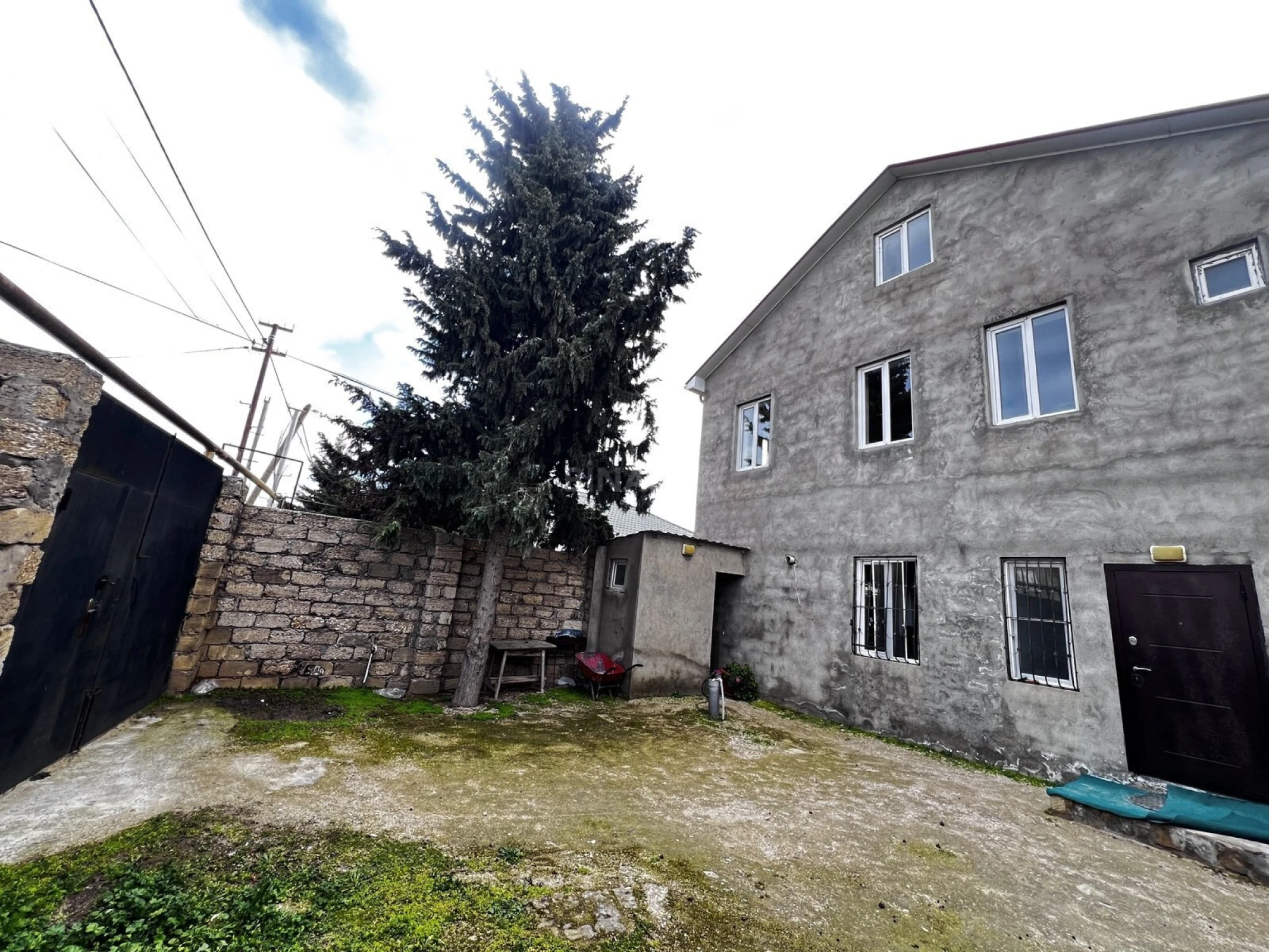Satılır 7 otaqlı həyət evi 200 m²