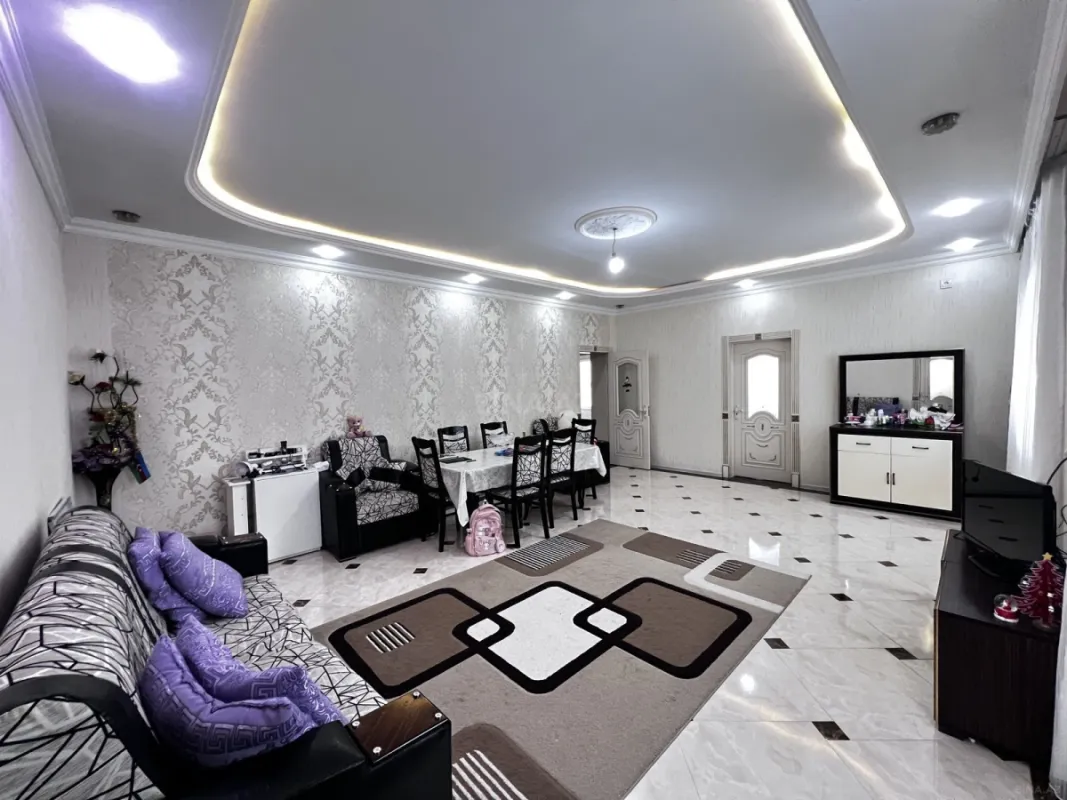 Satılır 7 otaqlı həyət evi 200 m²