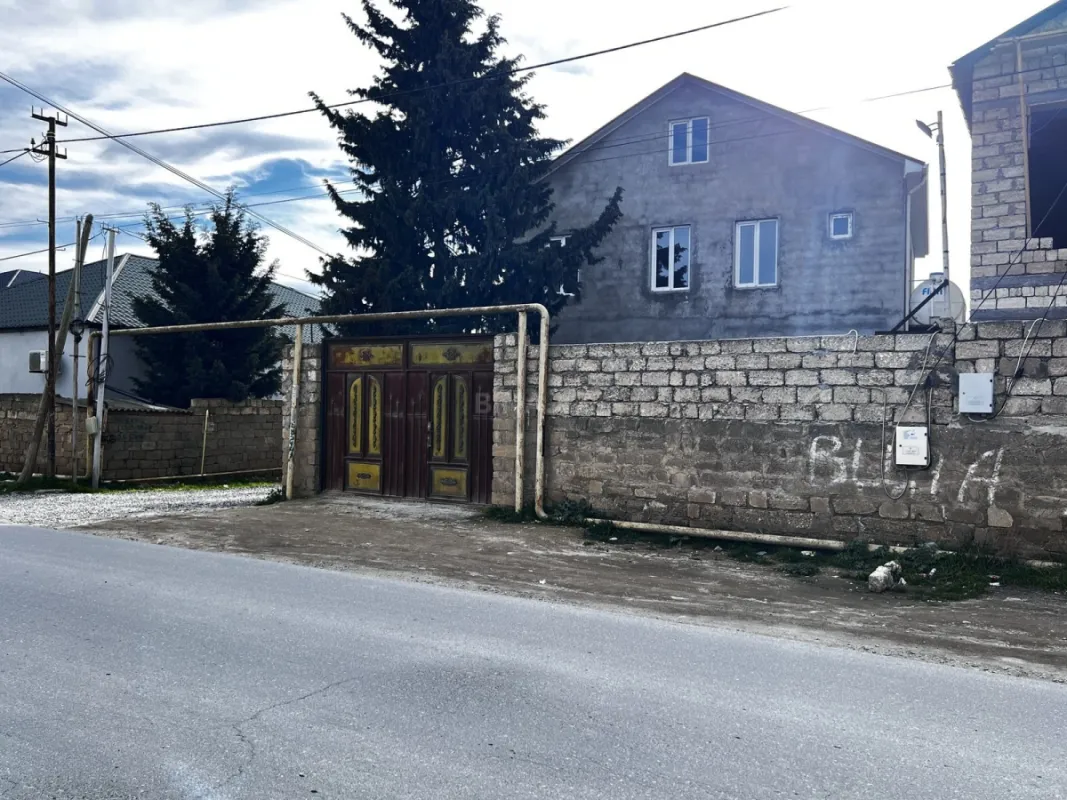 Satılır 7 otaqlı həyət evi 200 m²