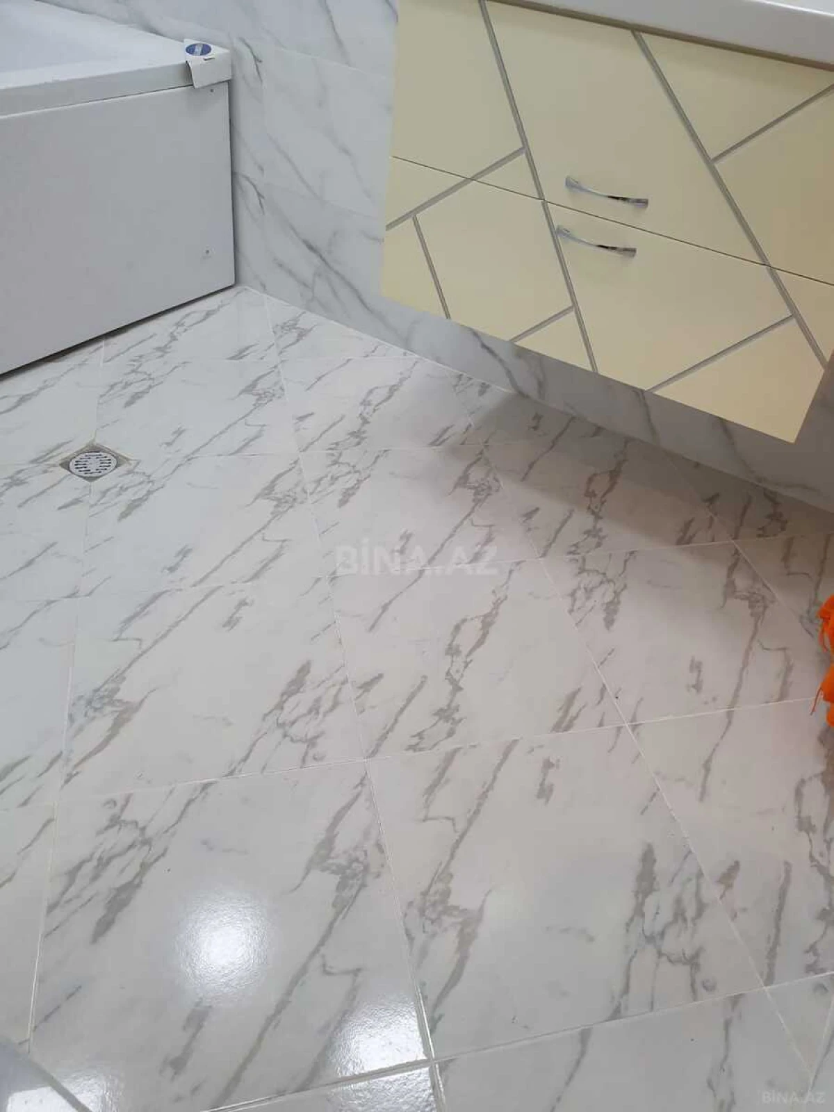 Satılır 3 otaqlı mənzil 96 m²