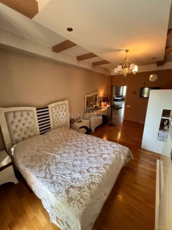 Satılır 2 otaqlı mənzil 105 m²