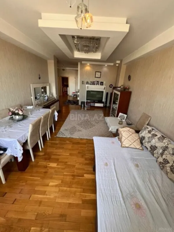 Satılır 2 otaqlı mənzil 105 m²