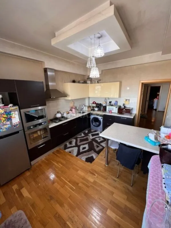 Satılır 2 otaqlı mənzil 105 m²