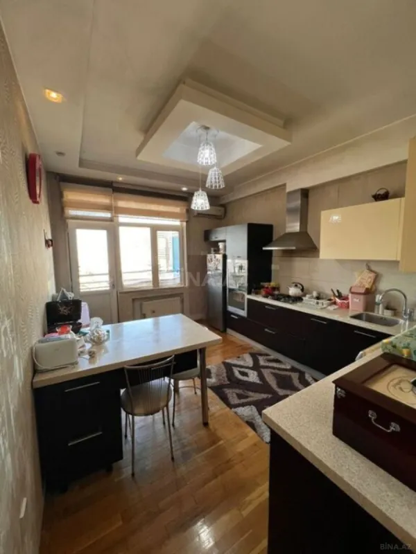 Satılır 2 otaqlı mənzil 105 m²
