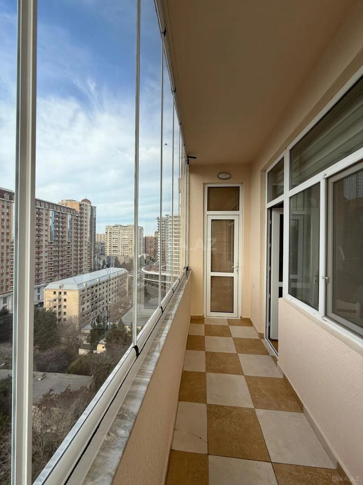 Kirayə verilir 3 otaqlı mənzil 110 m²