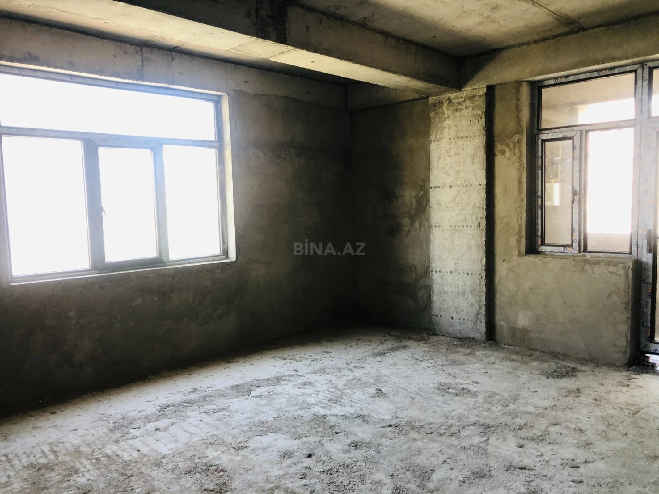 Satılır 6 otaqlı mənzil 285 m²