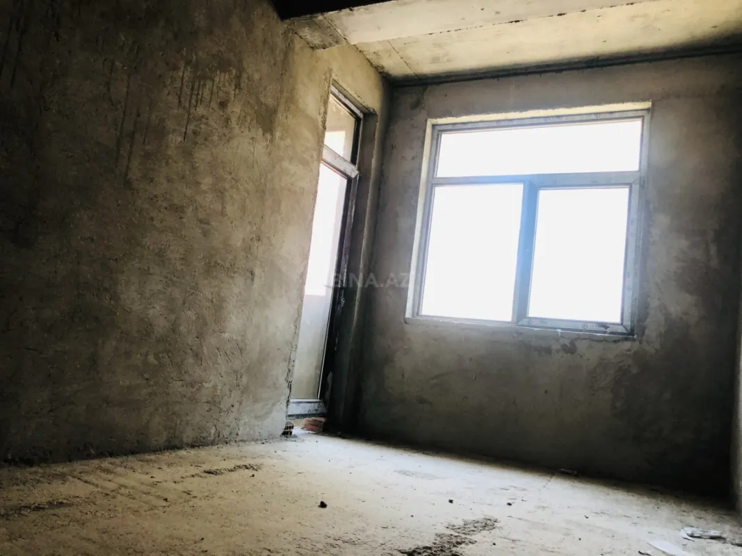 Satılır 6 otaqlı mənzil 285 m²