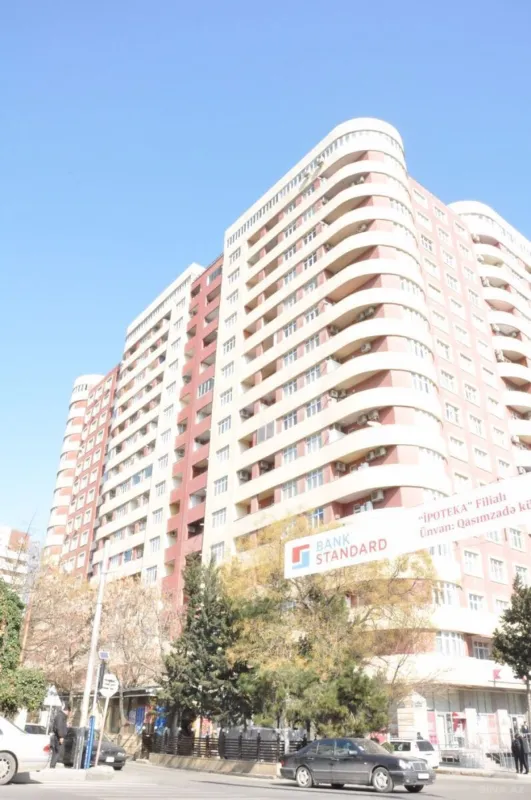 Satılır 6 otaqlı mənzil 285 m²