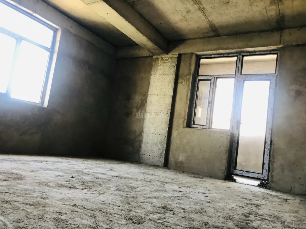 Satılır 6 otaqlı mənzil 285 m²