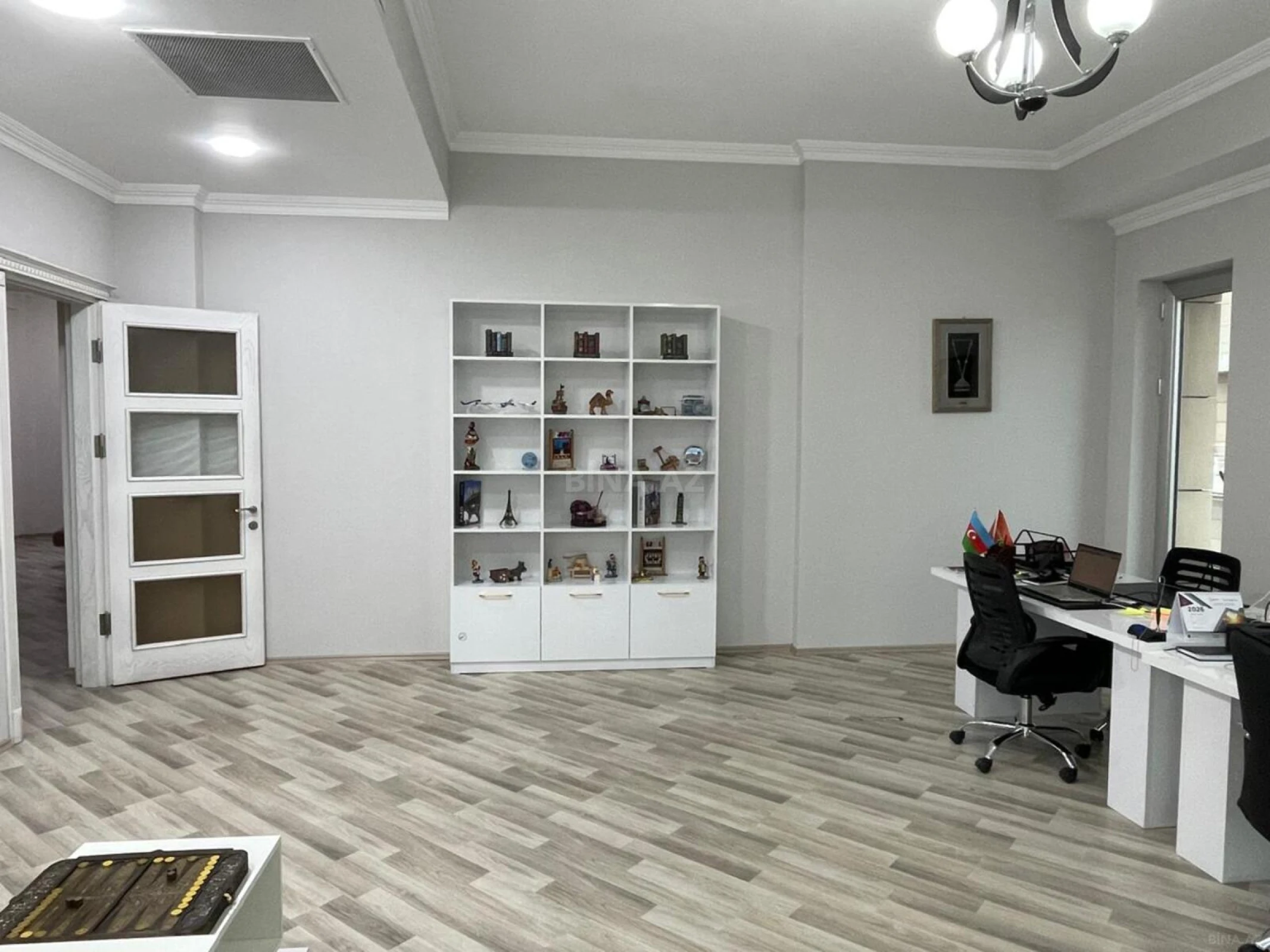 Kirayə verilir 2 otaqlı ofis 123 m²
