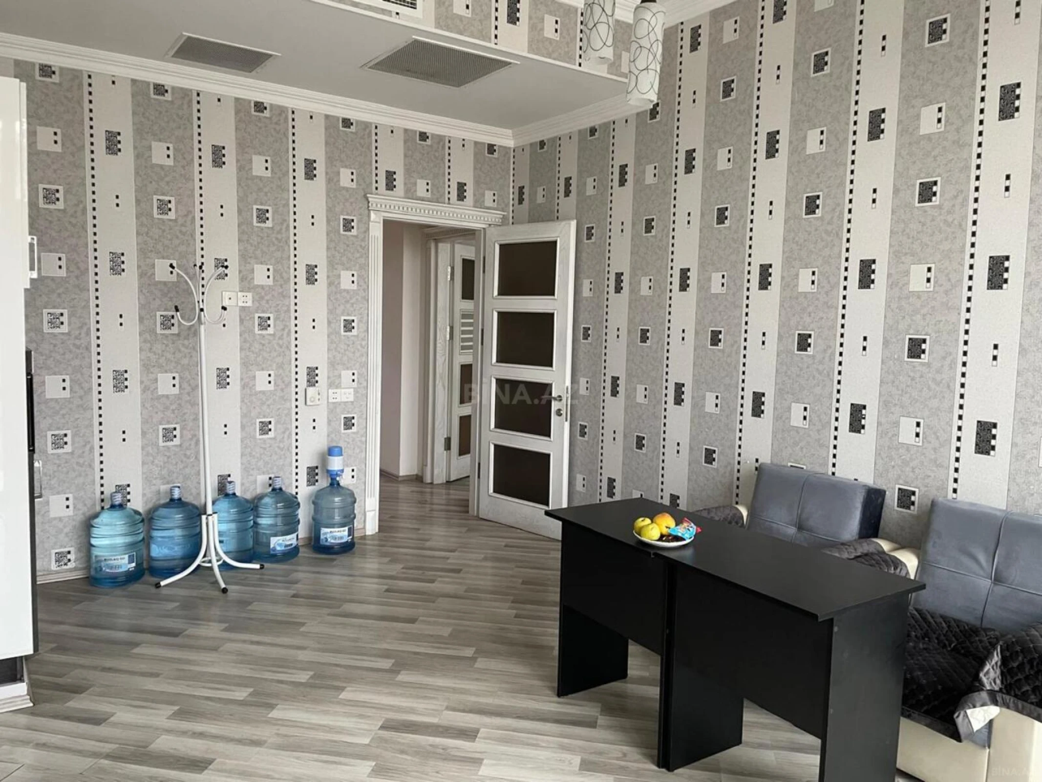 Kirayə verilir 2 otaqlı ofis 123 m²