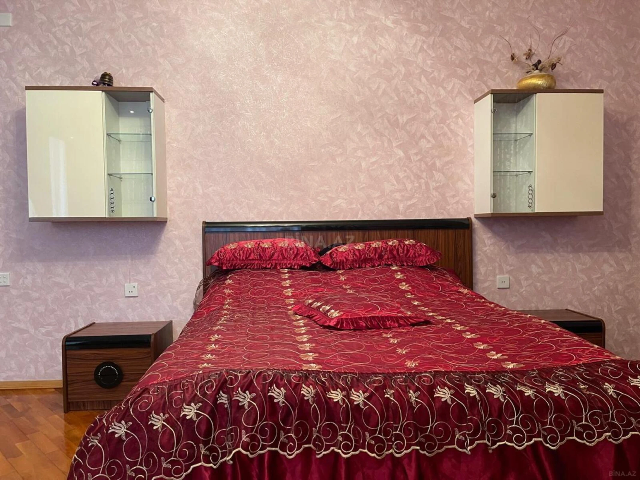 Kirayə verilir 4 otaqlı mənzil 168 m²