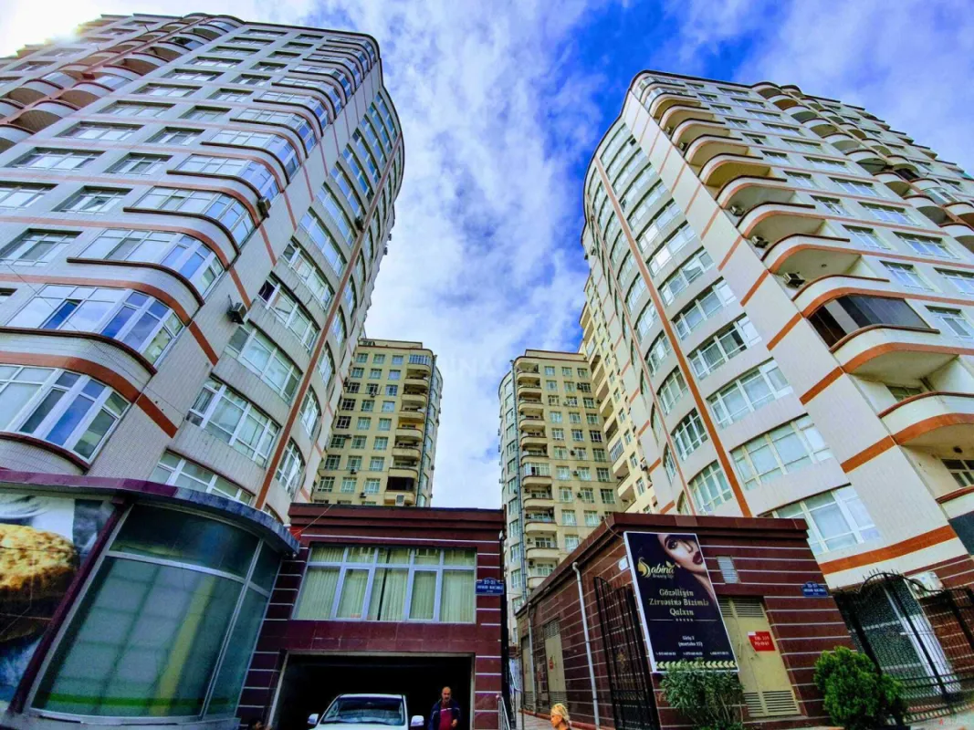 Kirayə verilir 4 otaqlı mənzil 168 m²