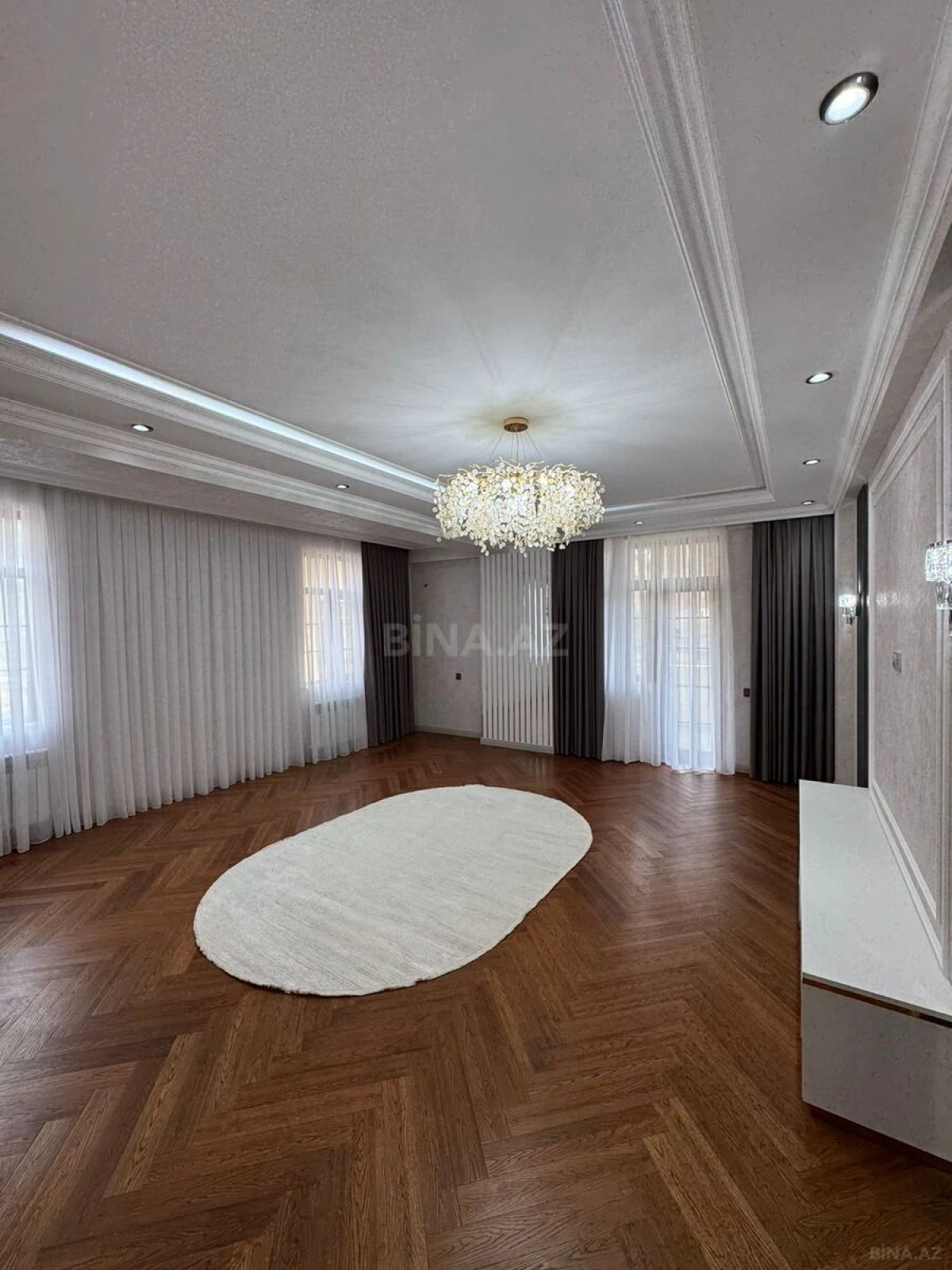Satılır 3 otaqlı mənzil 140 m²