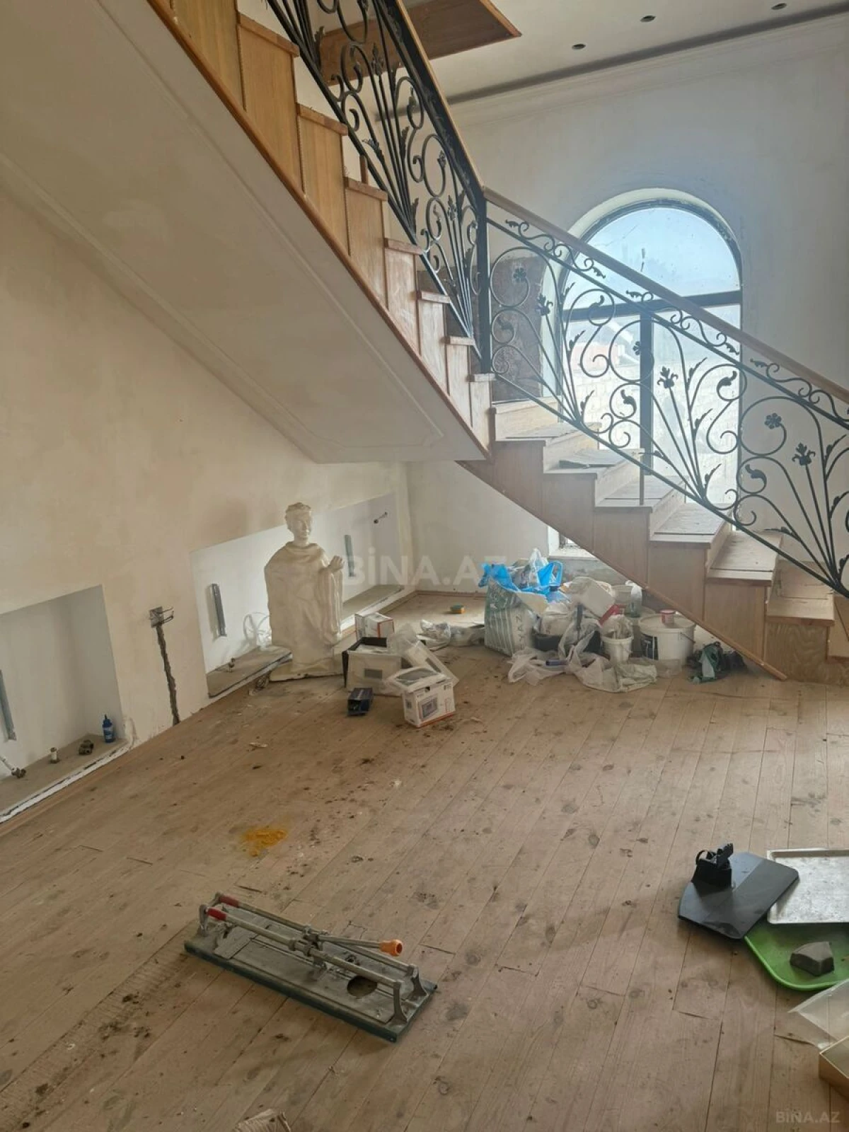 Satılır 5 otaqlı həyət evi 430 m²