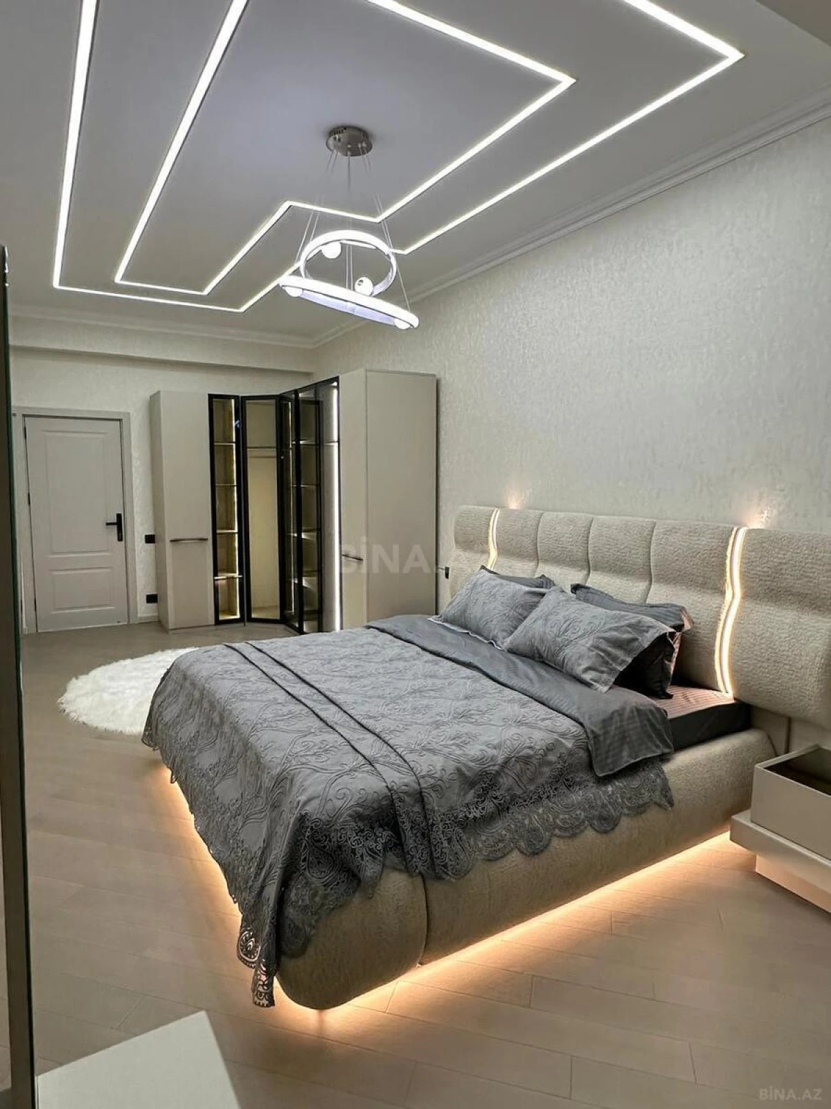 Satılır 3 otaqlı mənzil 104 m²