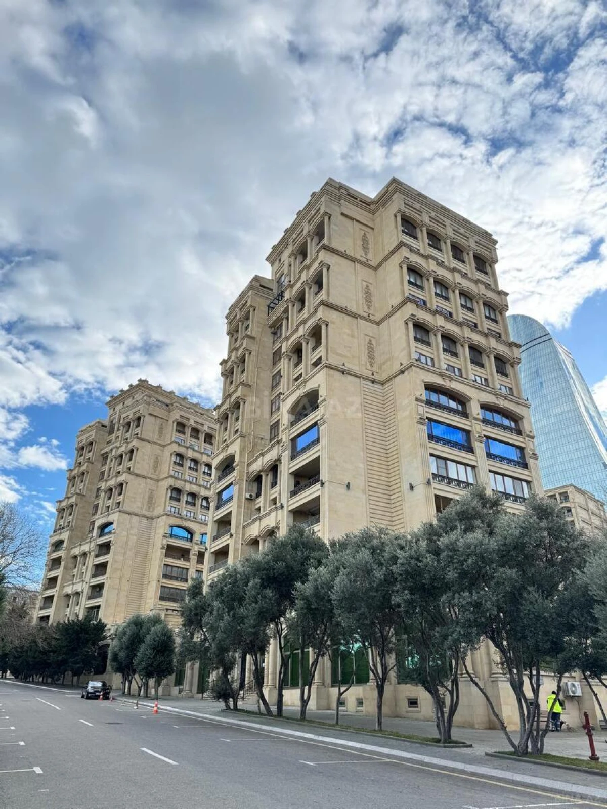 Satılır 3 otaqlı mənzil 120 m²