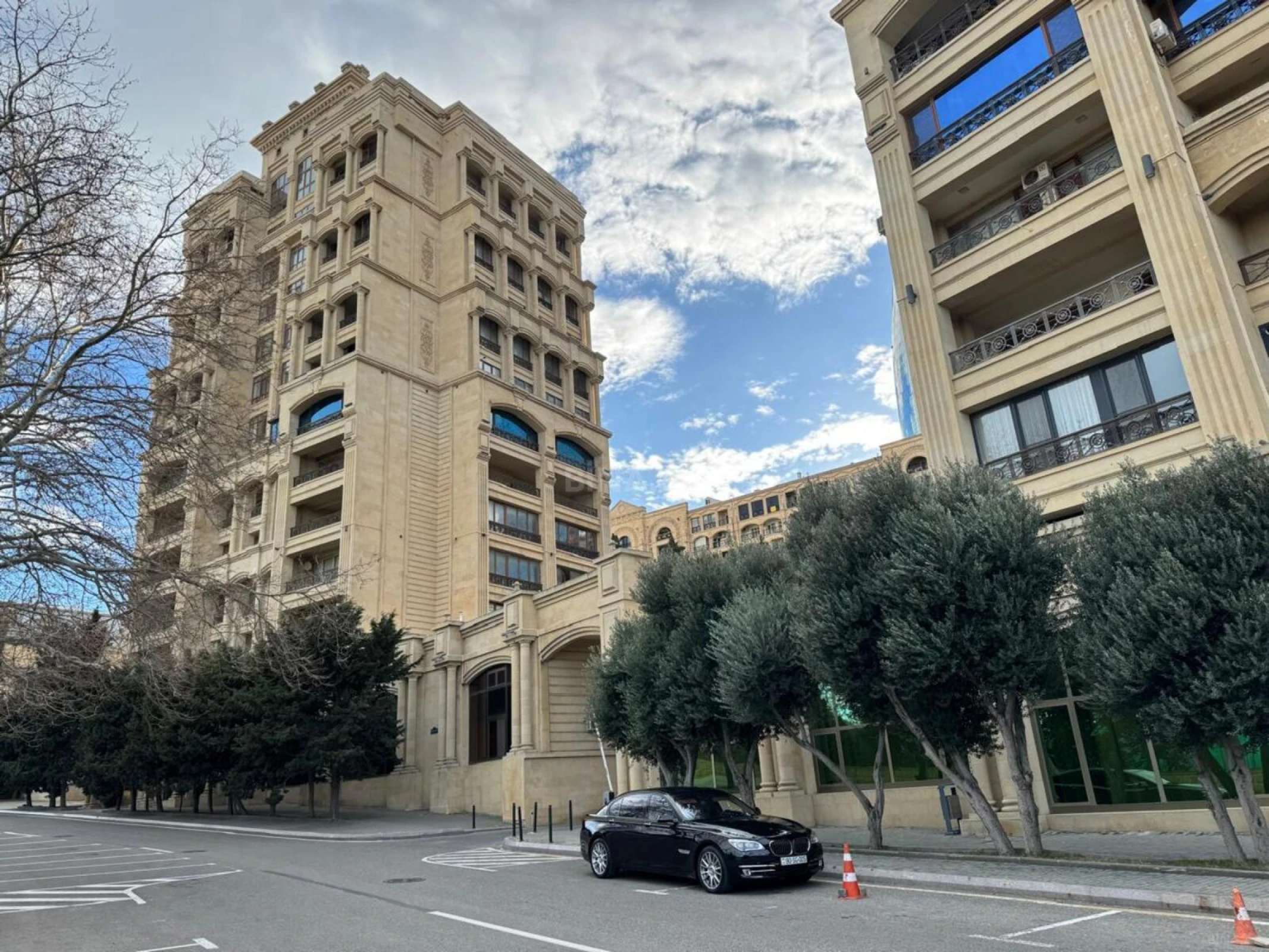 Satılır 3 otaqlı mənzil 120 m²