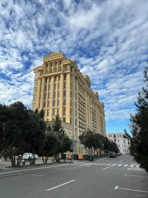 Satılır 3 otaqlı mənzil 120 m²