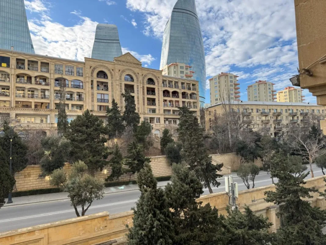 Satılır 3 otaqlı mənzil 120 m²