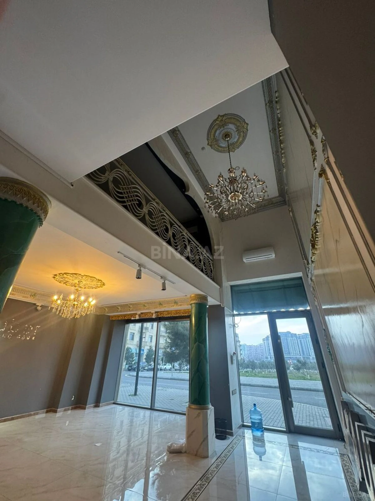 Kirayə verilir obyekt 240 m²