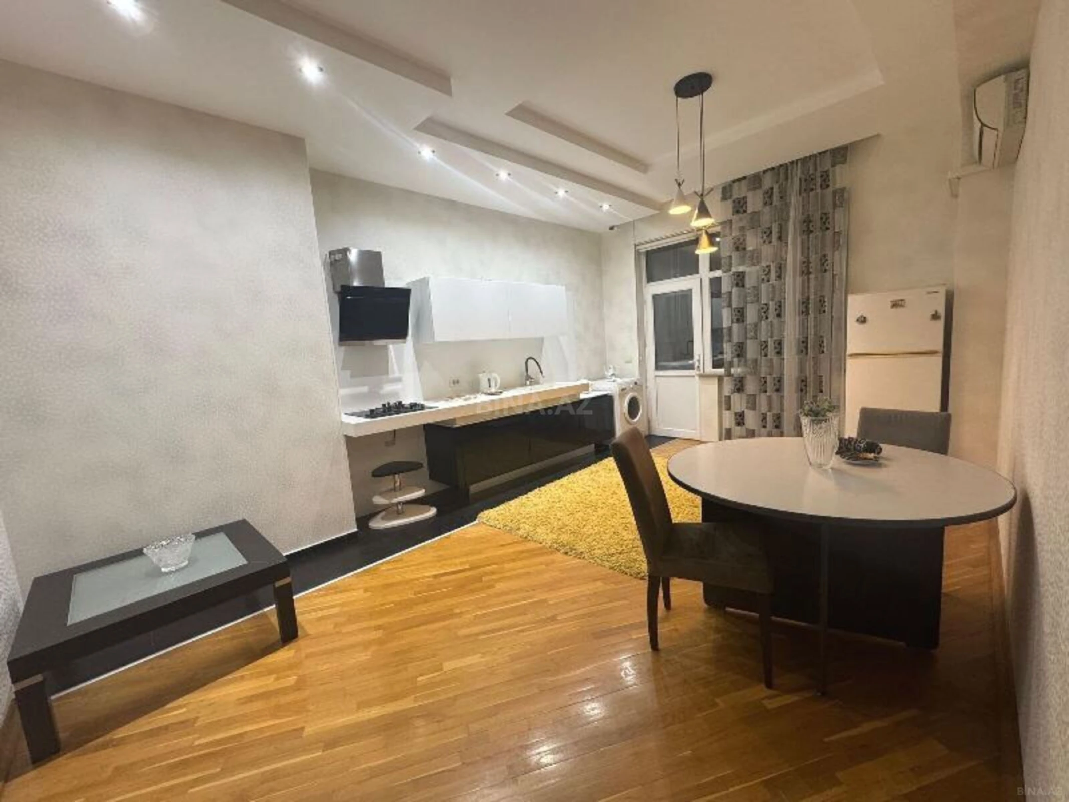 Kirayə verilir 2 otaqlı mənzil 101 m²
