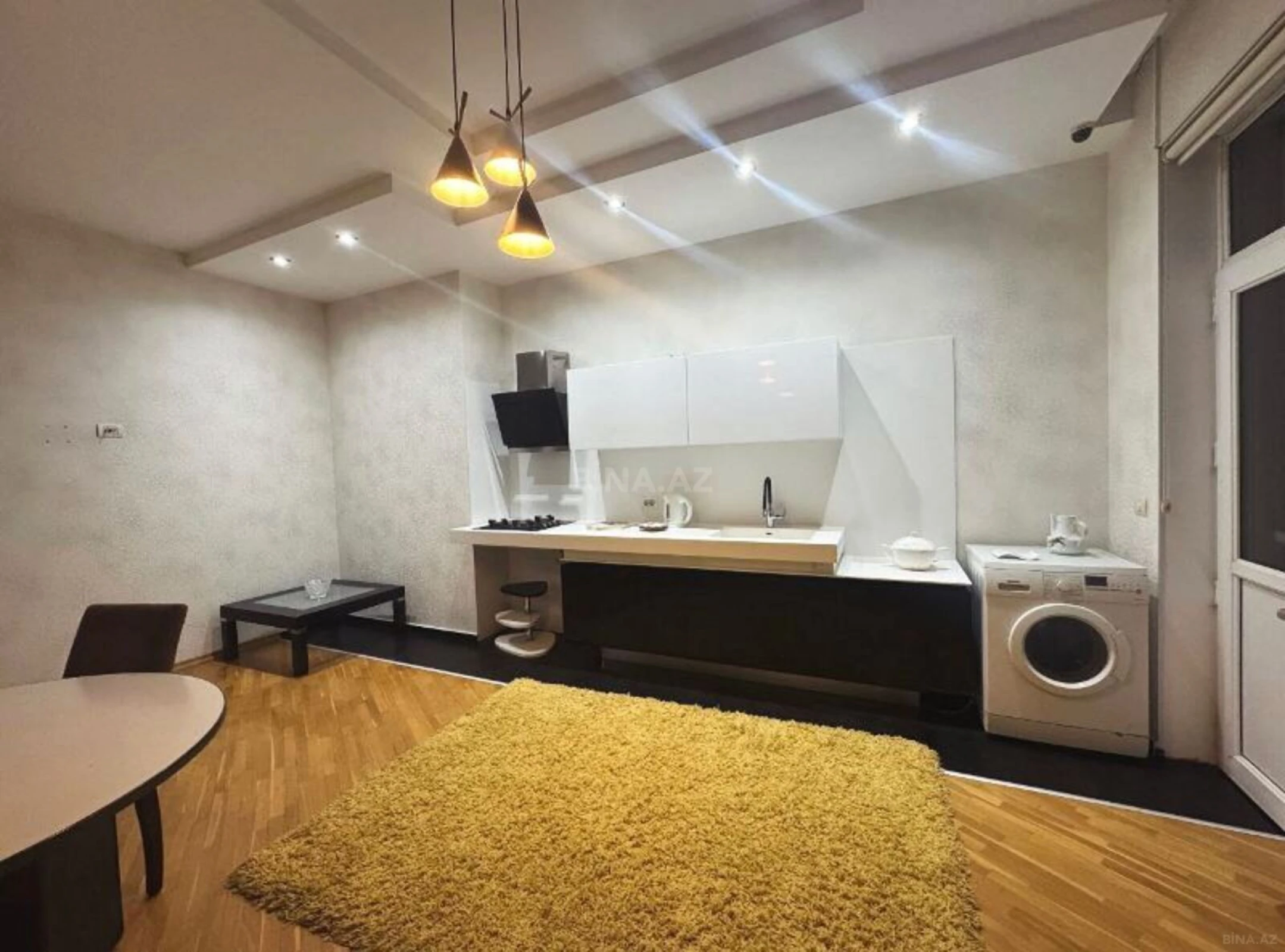 Kirayə verilir 2 otaqlı mənzil 101 m²