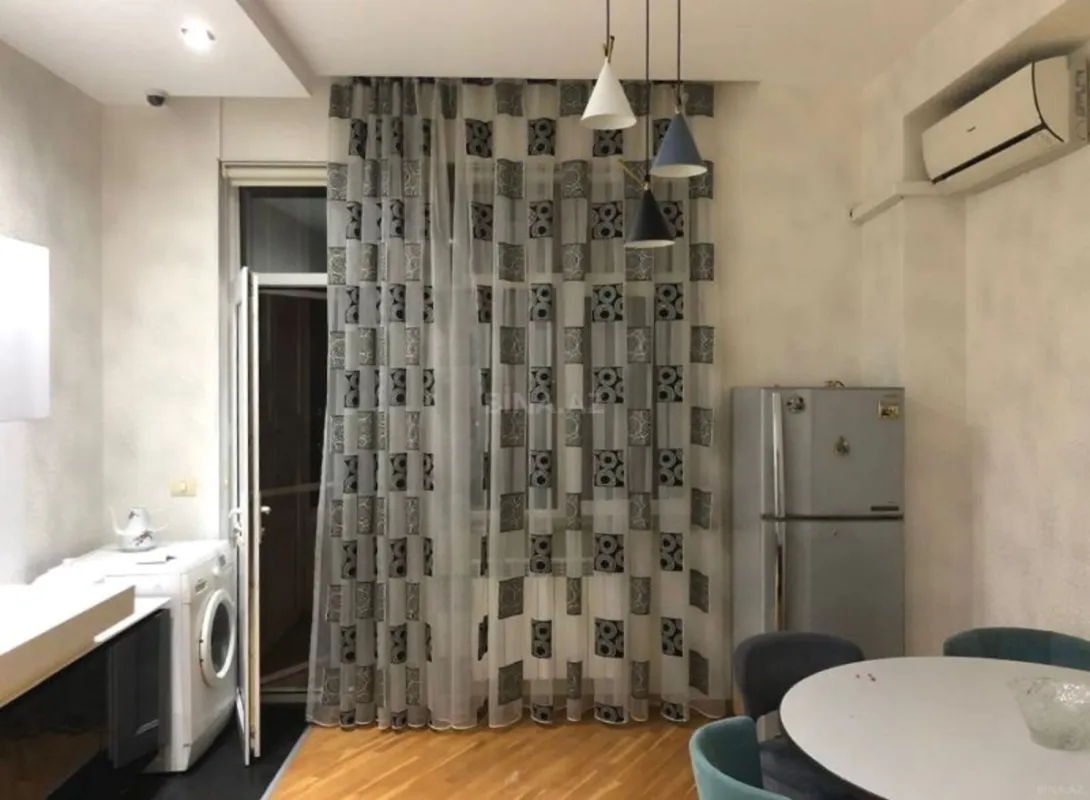 Kirayə verilir 2 otaqlı mənzil 101 m²